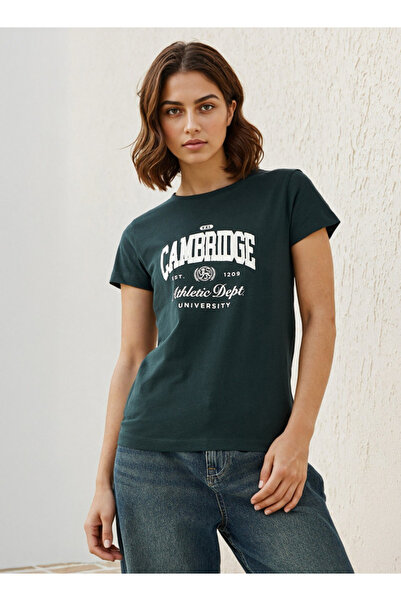 SP Characters قميص جرافيكي لجامعة كامبريدج