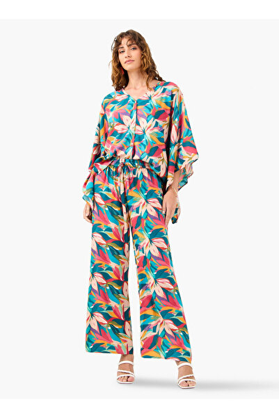 FAV طقم بلوزة وبنطلون بفتحة رقبة على شكل حرف V بطبعة زهور