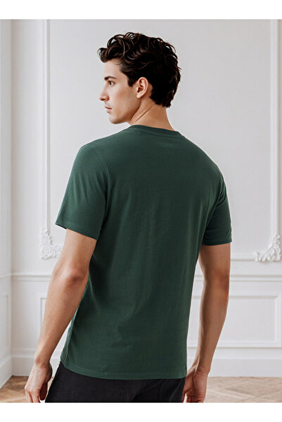 FAV Men Slim Fit Crew Neck Short Sleeves Typographic Print T-shirt