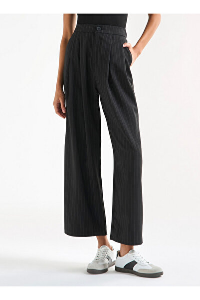 FAV بنطال مخطط واسع الساق مع حزام خصر مطاطي جزئيًا وجيوب