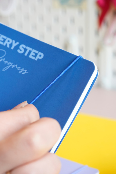 Victoria's Journals Weekly Spiral Horizontal Pocket Agenda |   13.5X9.5 cm Soft Touch Cover