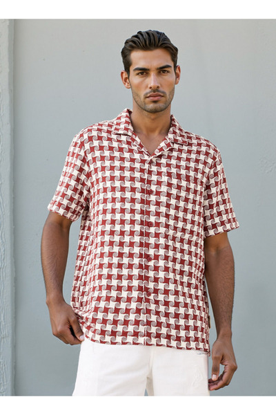 Lee Cooper قميص مطبوع بقصّة عادية مع ياقة معسكر وأكمام قصيرة