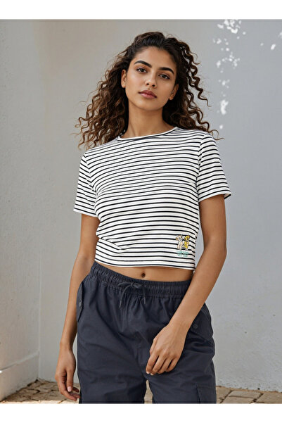 SP Characters تي شيرت قصير مخطط مطرز بطبعة الأسد الملك