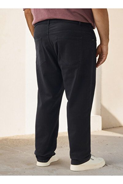 Maxim Plus Size Relaxed Fit Jeans with Pockets