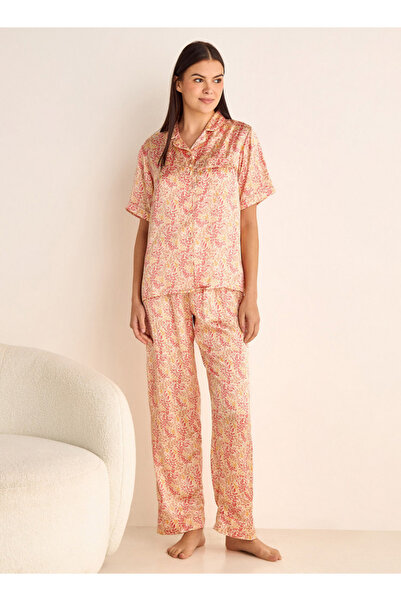 FAV طقم قميص بياقة معسكر وطبعة زهور وبيجامة مطاطية