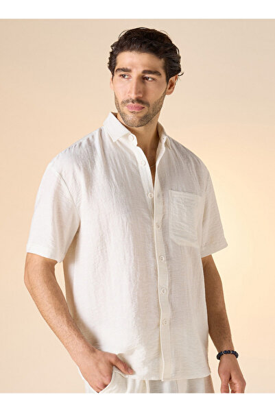 Iconic قميص أيقوني بقصّة عادية وأكمام قصيرة وجيب