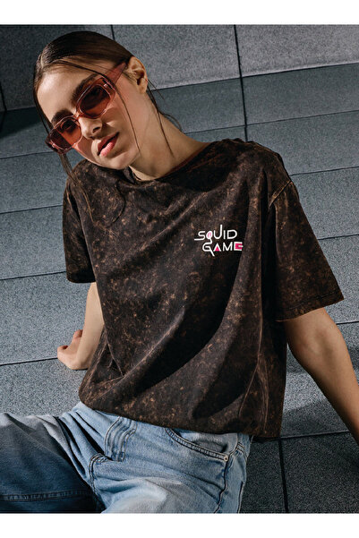 SP Characters تي شيرت مطبوع عليه لعبة الحبار مع رقبة دائرية