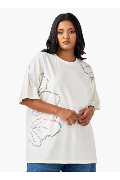 Ulla Popken تي شيرت مقاس كبير مرصع بالترتر بأكمام قصيرة ورقبة دائرية