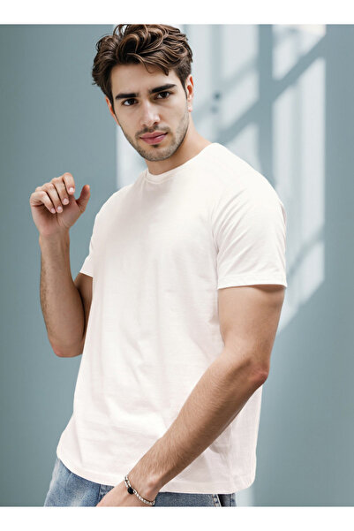 FAV تي شيرت عادي برقبة دائرية وأكمام قصيرة