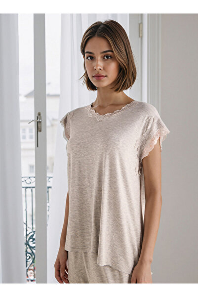 FAV Lace Trim Pyjama Set