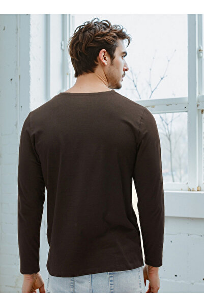 FAV Slim Fit T-shirt with Crew Neck and Long Sleeves