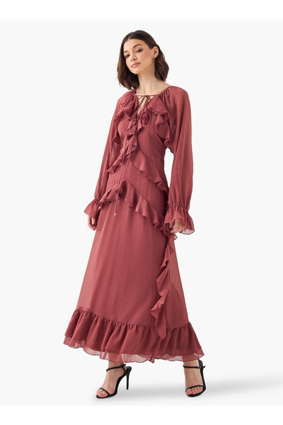 Iconic فستان ماكسي مميز بتفاصيل الكشكشة ورقبة مربوطة وأكمام طويلة