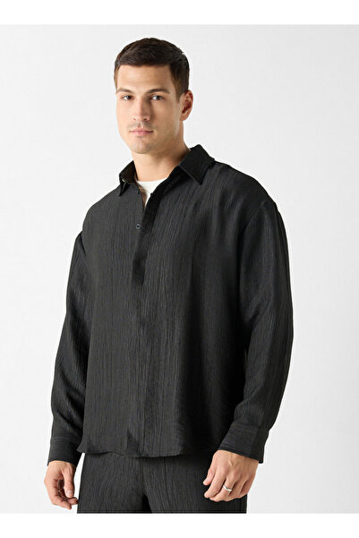 Iconic قميص مريح بياقة منقوشة وأزرار مخفية