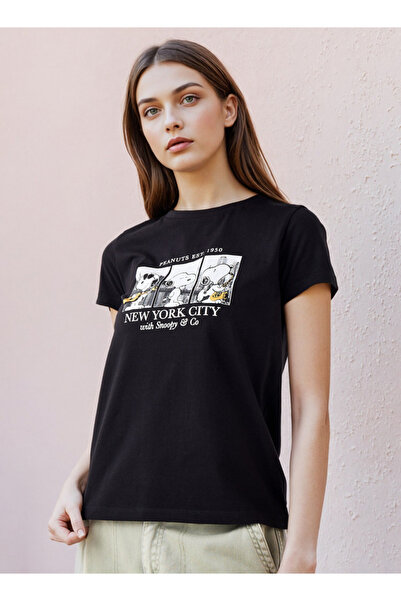 SP Characters تي شيرت بقصّة عادية وطبعة سنوبي