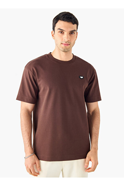 Iconic تي شيرت برقبة دائرية وأكمام قصيرة مع تفاصيل تطريز