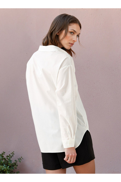 SP Characters قميص كبير الحجم بطبعة ميكي ماوس وميني ماوس مع حاشية عالية ومنخفضة