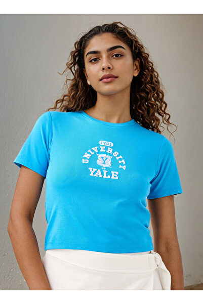 SP Characters تي شيرت قصير مطرز بشعار الجامعة