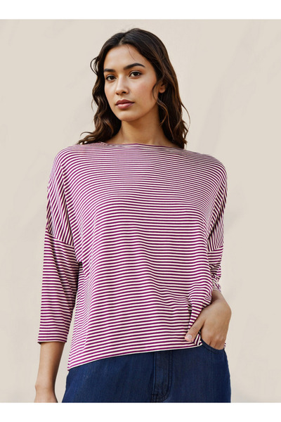 FAV تي شيرت مخطط بأكمام منسدلة على الكتف