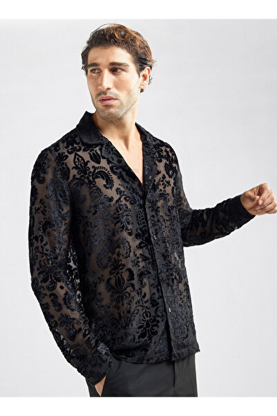 FAV قميص بقصّة عادية ومزخرف بنقشة زهور وأكمام طويلة وياقة معسكر