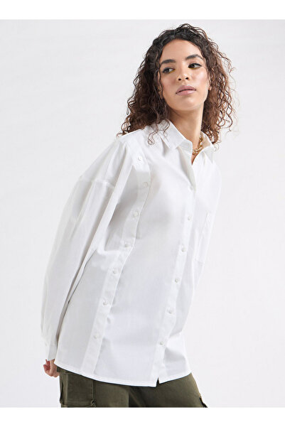 FAV قميص مريح بياقة وجيب على الصدر وأكمام طويلة