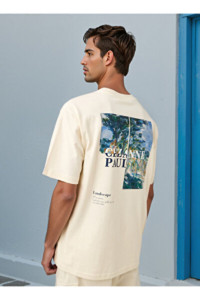 FAV تي شيرت بطبعة جرافيكية مع رقبة دائرية