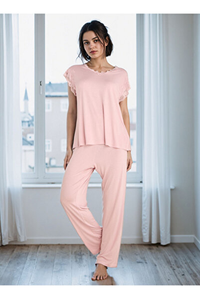 FAV طقم بيجامة مزين بالدانتيل