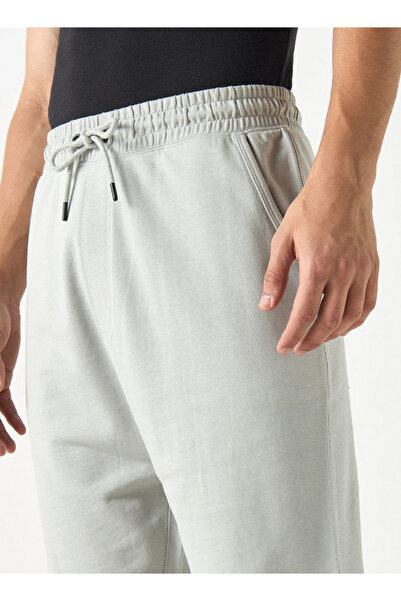 FAV Relaxed Fit Shorts with Drawstring Closure