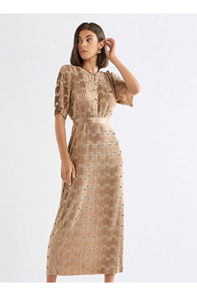 FAV Textured Round Neck Dress with Short Sleeves and Tie-Up Belt