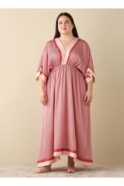 FAV فستان سهرة من الساتان بطباعة كاملة مع رقبة على شكل حرف V