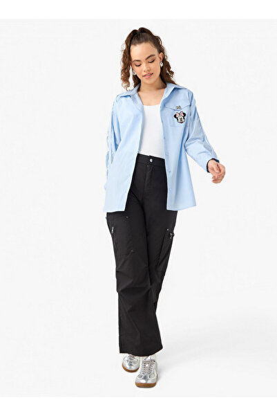 SP Characters قميص مطرز بطبعة ميني ماوس مع جيب أمامي