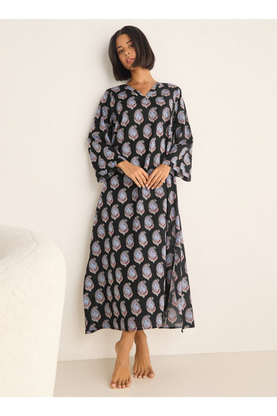 FAV فستان نوم قفطان بطبعة بيزلي مع رقبة على شكل حرف V