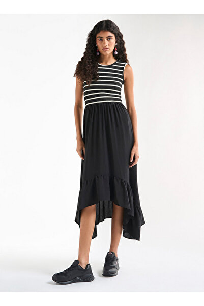 FAV فستان مخطط بدون أكمام مع رقبة دائرية وحاشية غير متماثلة