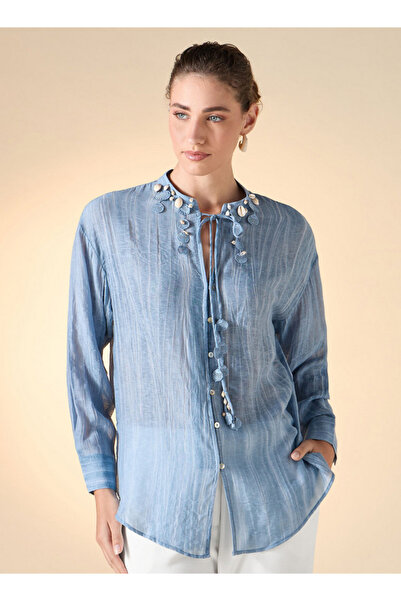 Iconic بلوزة أيقونية بقصّة عادية مع تفاصيل شرابة صدفية