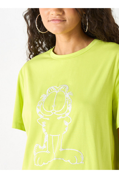 SP Characters تي شيرت مطرز بشخصية جارفيلد مع رقبة دائرية وأكمام قصيرة