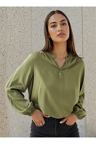 FAV بلوزة بقصّة عادية وياقة ماندرين