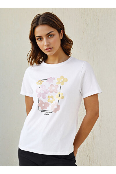 FAV تي شيرت بقصّة عادية بطبعة زهور