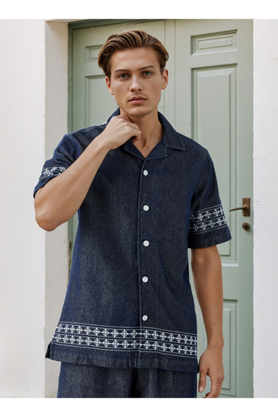 Lee Cooper قميص مطرز بياقة معسكر