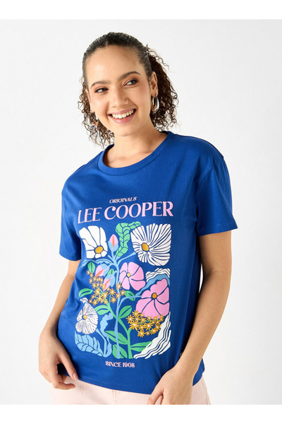 Lee Cooper تي شيرت بطبعة جرافيكية ورقبة دائرية وأكمام قصيرة