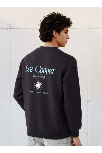 Lee Cooper سويت شيرت رجالي قطني بقصّة عادية وطبعة شعار