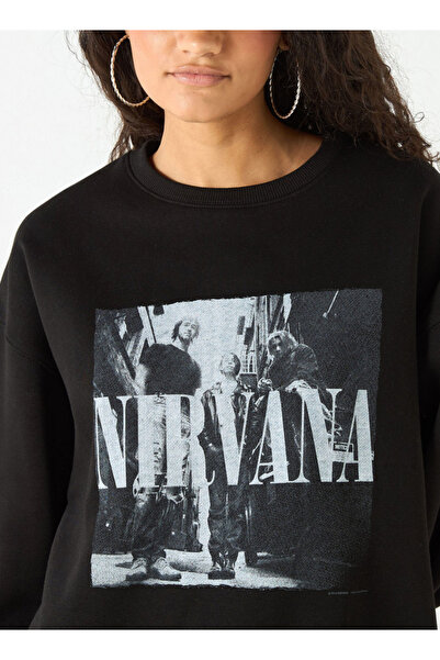 SP Characters سويت شيرت بطبعة جرافيكية من Nirvana بأكمام طويلة