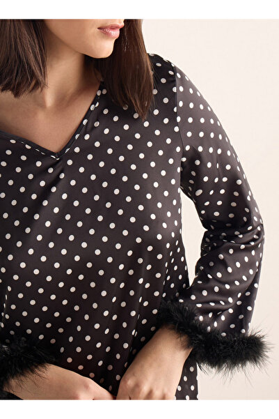 FAV All-Over Print Sleepshirt with Long Sleeves and V-neck