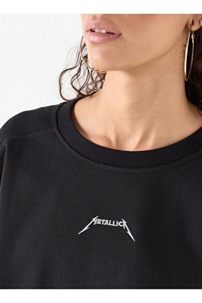 SP Characters Metallica Detail Crew Neck T-shirt with Short Sleeves