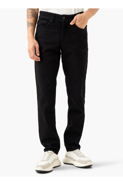 Lee Cooper بنطال جينز بقصّة Slim Fit مع أزرار للإغلاق وجيوب