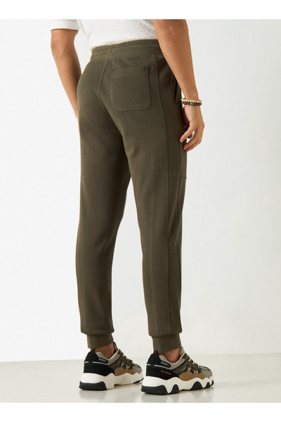 Iconic Solid Slim Fit Joggers with Drawstring Closure and Pockets