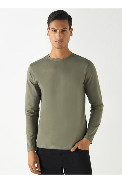 FAV تي شيرت برقبة دائرية وأكمام طويلة