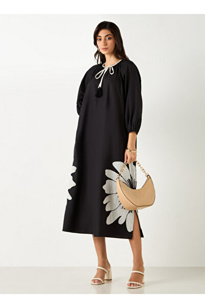 Iconic فستان ترابيز مطرز بالزهور مع رباط حول الرقبة