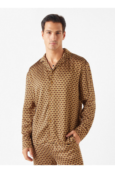 Emperor قميص بياقة معسكر مطبوعة بالكامل وأكمام طويلة