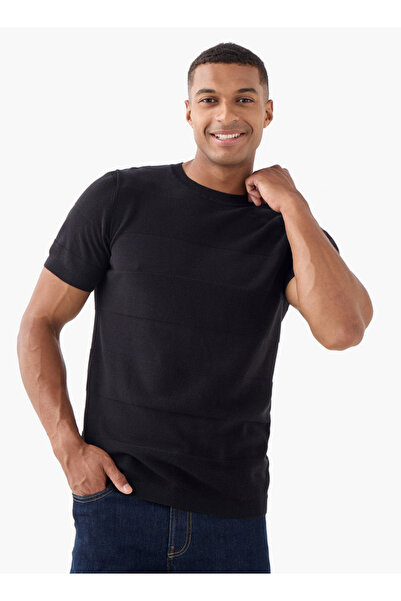 FAV تي شيرت مضلع برقبة دائرية