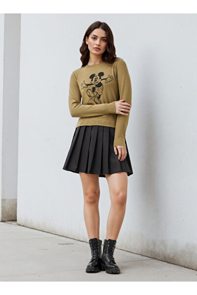 SP Characters Chr L Longsleeves Graphic Tee