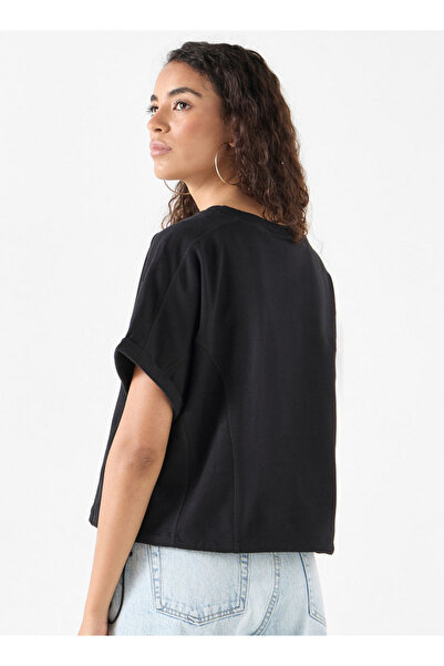 SP Characters Metallica Detail Crew Neck T-shirt with Short Sleeves